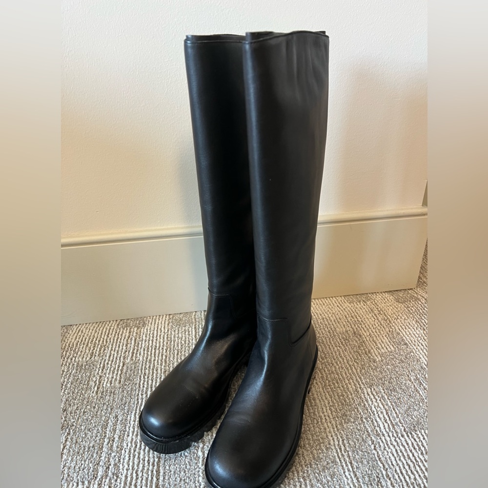 Marc Fisher boots. 8 1/2 medium. - Picture 2 of 10